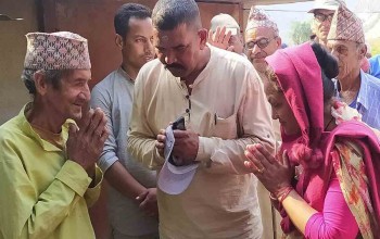 बैतडीमा घरदैलोमै उम्मेदवार 